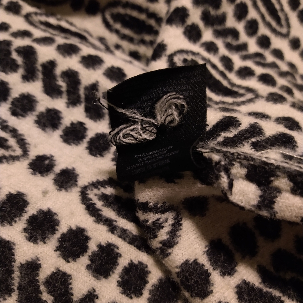 Sweater - Picture 5 of 5